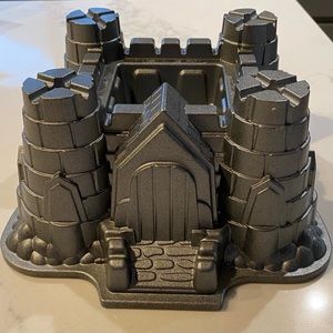 Nordic Ware Pro 10-cup Castle Bundt Pan